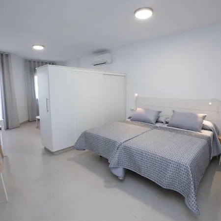 Апартаменти Mombasa 1 Planta Нерха